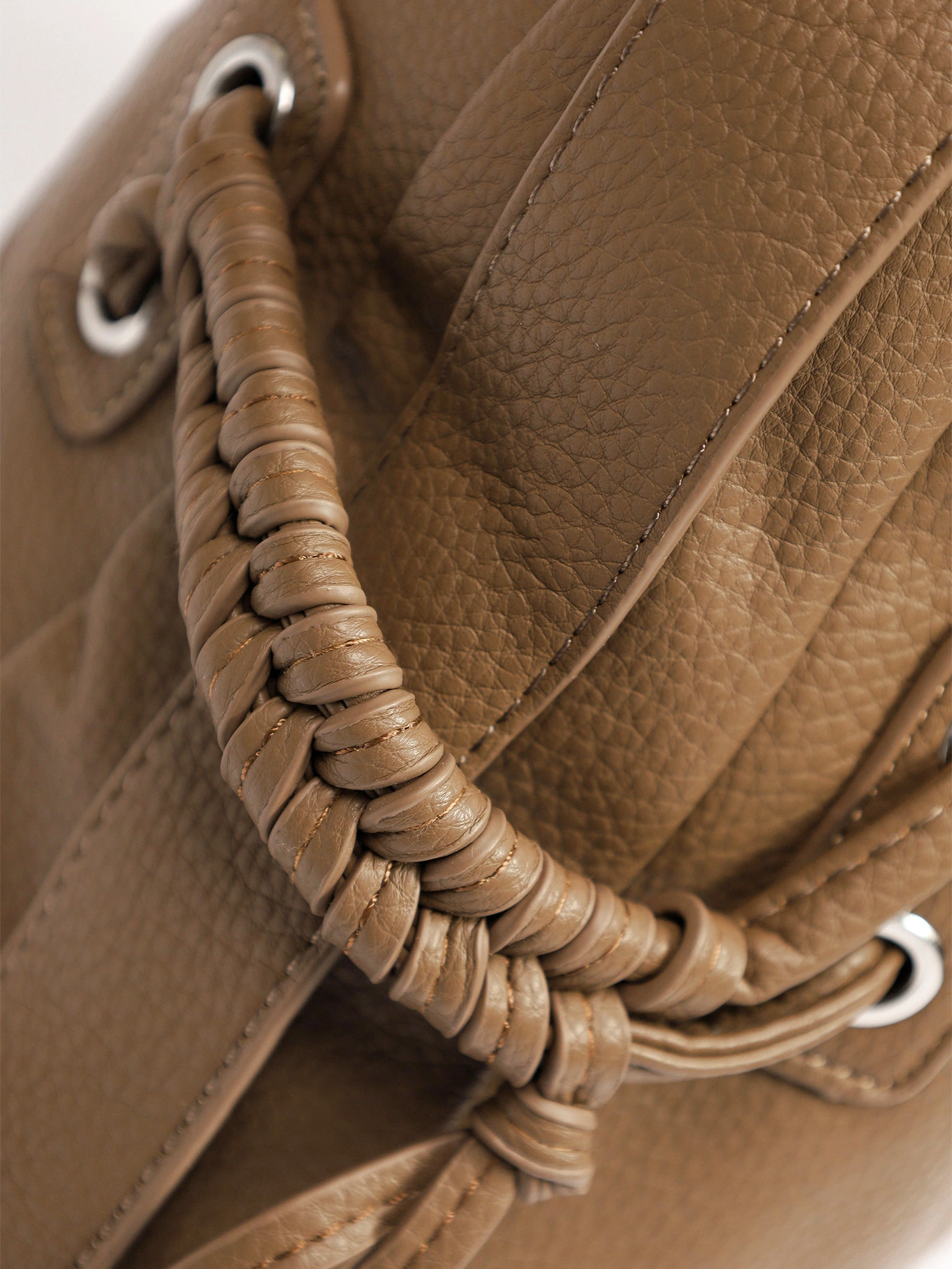 Сумка-шоппер  с декоративными плетеными ремешками по бокам в ассортименте